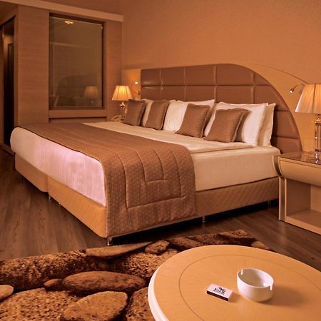 Eser Premium Hotel & Spa Büyükçekmece Eksteriør bilde A room at the hotel