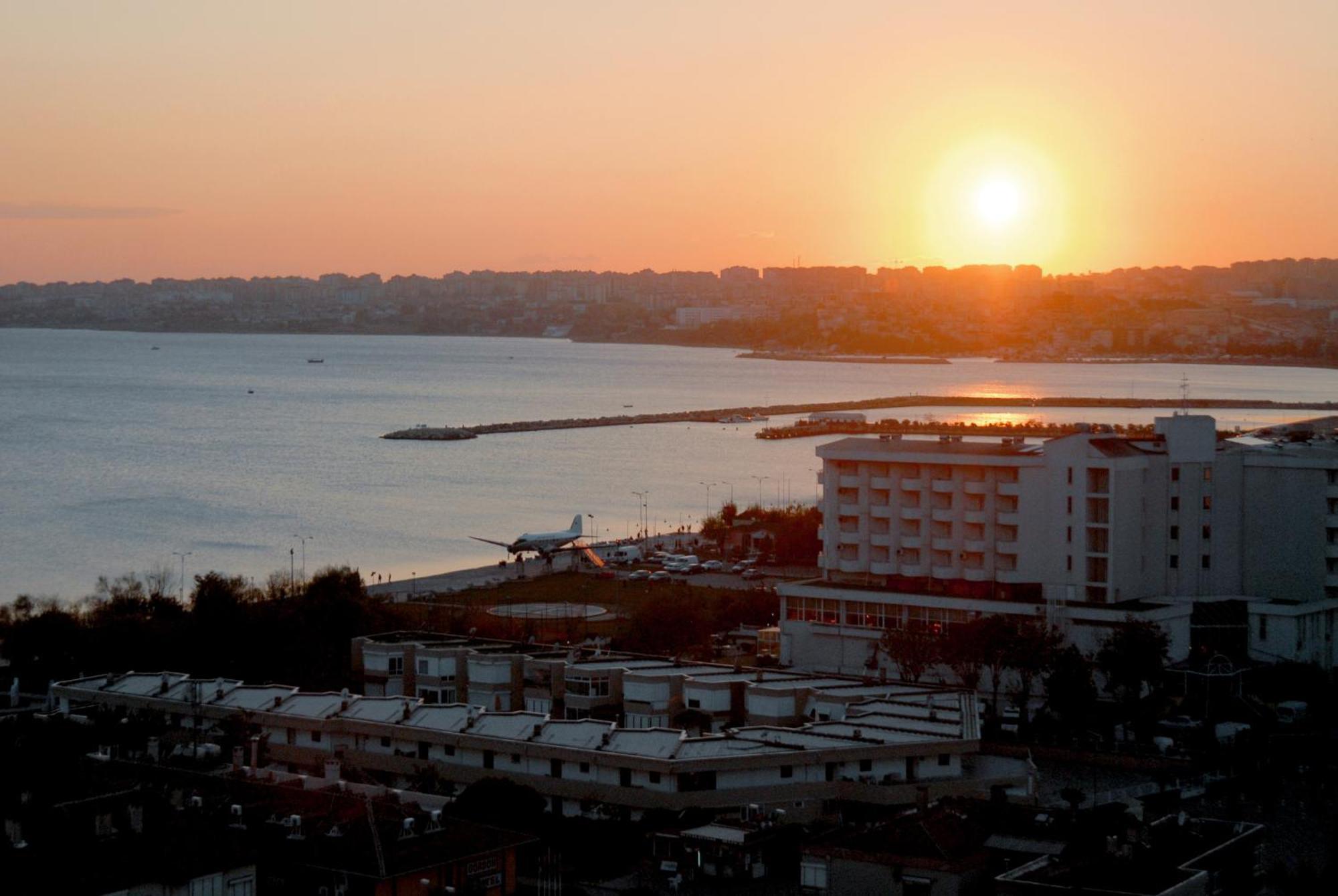 Eser Premium Hotel & Spa Büyükçekmece Eksteriør bilde Sunset over the Gulf of Chania
