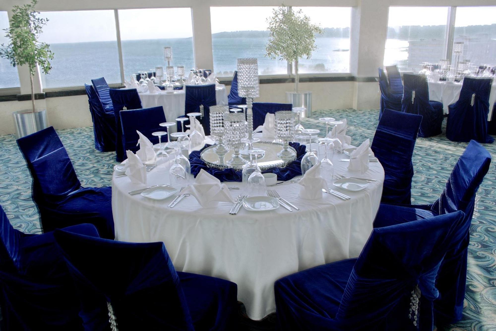 Eser Premium Hotel & Spa Büyükçekmece Eksteriør bilde A table set for a formal dinner