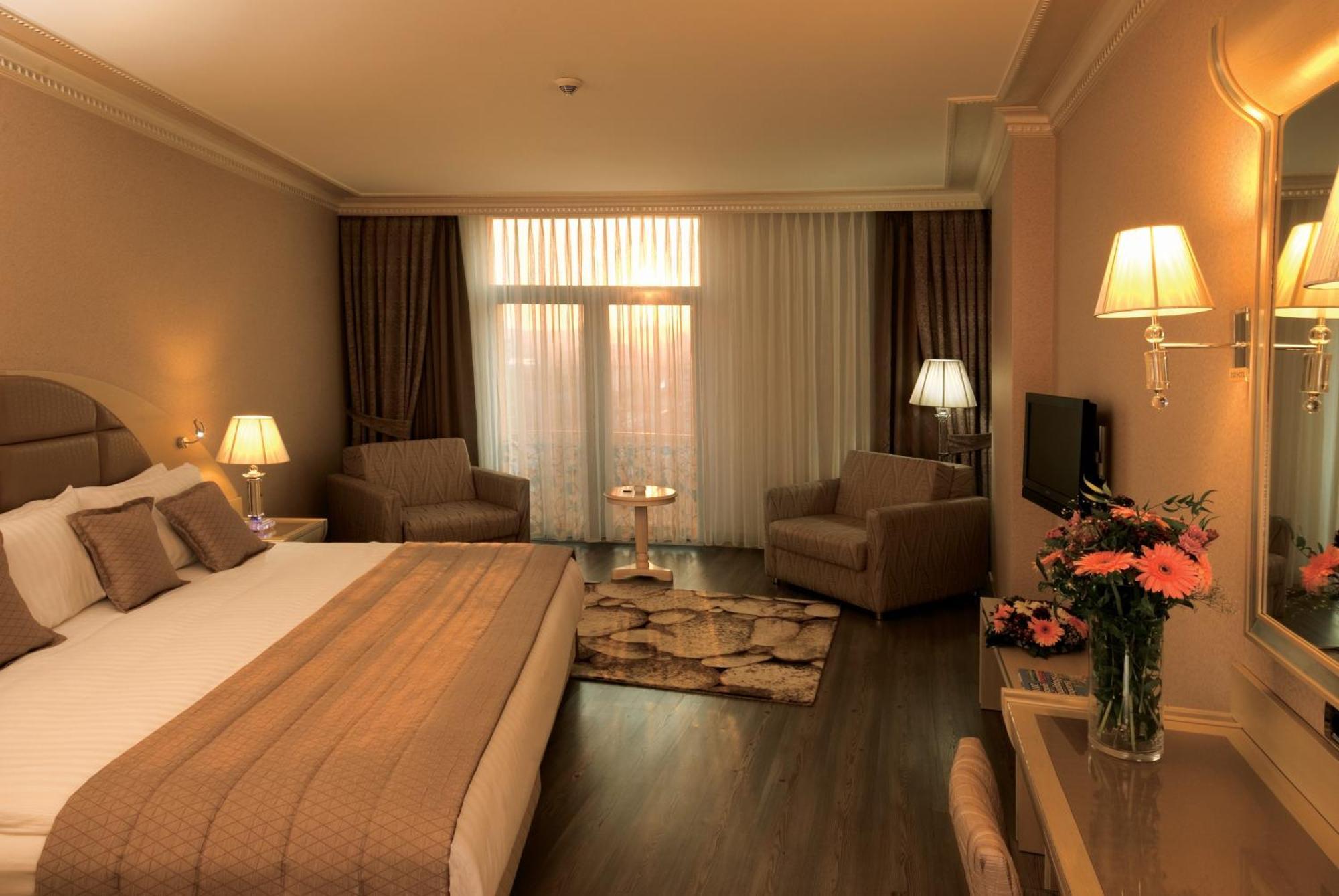 Eser Premium Hotel & Spa Büyükçekmece Eksteriør bilde A room at the hotel