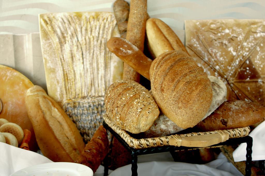 Eser Premium Hotel & Spa Büyükçekmece Eksteriør bilde Bread