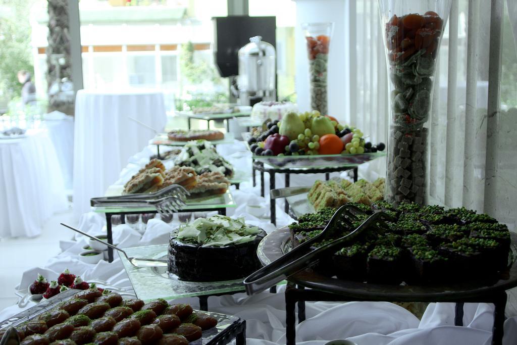 Eser Premium Hotel & Spa Büyükçekmece Eksteriør bilde A buffet