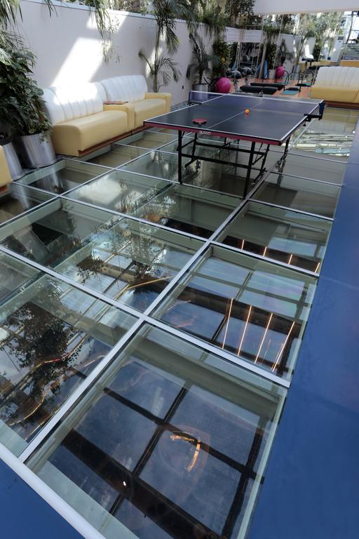 Eser Premium Hotel & Spa Büyükçekmece Eksteriør bilde A glass floor