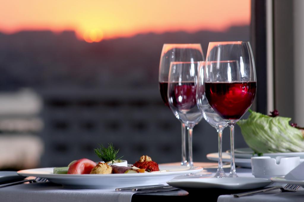Eser Premium Hotel & Spa Büyükçekmece Eksteriør bilde Wine glasses