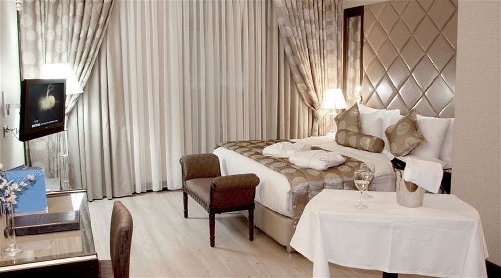 Eser Premium Hotel & Spa Büyükçekmece Eksteriør bilde A bedroom at the hotel