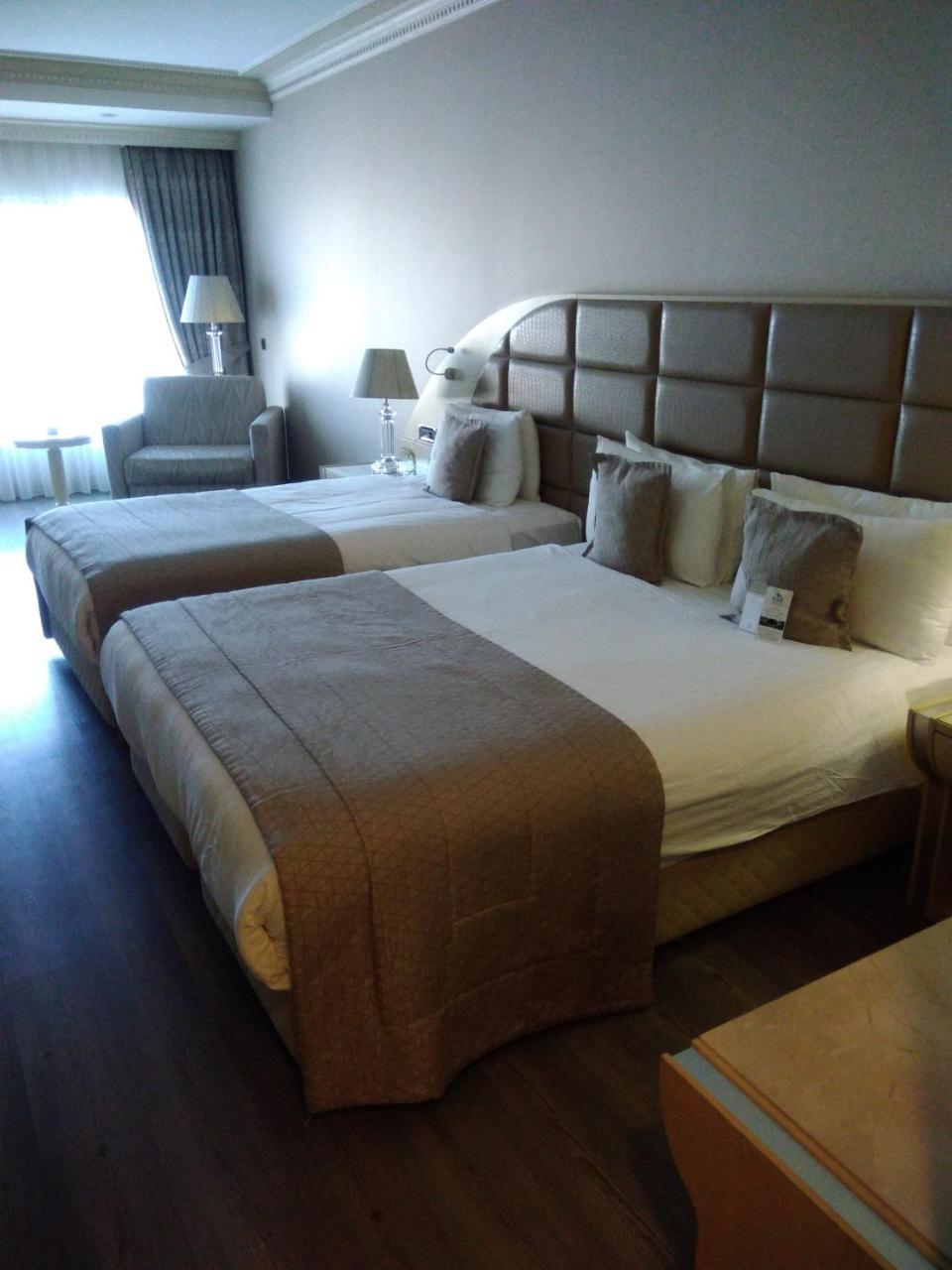 Eser Premium Hotel & Spa Büyükçekmece Eksteriør bilde A room at the hotel