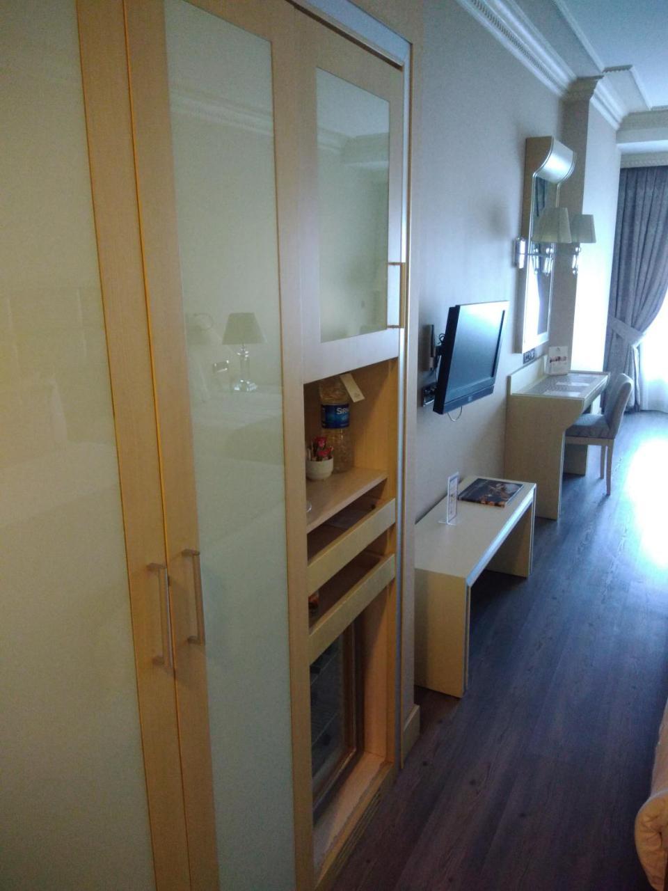 Eser Premium Hotel & Spa Büyükçekmece Eksteriør bilde A room at the hotel